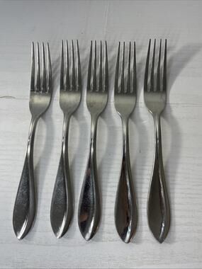 Lot of 5 Unbranded Stainless Steel Dinner Forks Replacement Flatware Teardrop